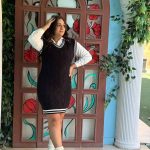 فستان قصير بدون اكمام بخط ابيض