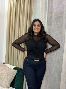 توب اسود كم طويل