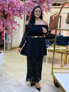 ⁦فستان اسود اوف شولدر طويل كم طويل⁩ - الصورة ⁦3⁩