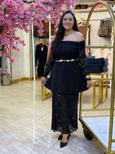 ⁦فستان اسود اوف شولدر طويل كم طويل⁩ - الصورة ⁦5⁩