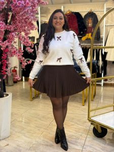 ⁦بلوفر كم طويل لون سادة فيونكات⁩ - الصورة ⁦15⁩