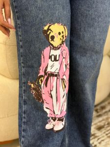 ⁦Wide Leg Rose Teddy Bear Jeans Pants⁩ - الصورة ⁦3⁩