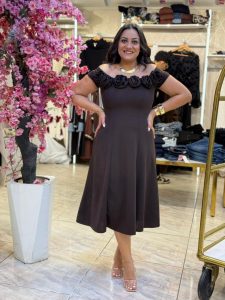 ⁦Off Shoulder Plain Color Front Flowers Long Dress⁩ - الصورة ⁦3⁩