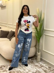 Oversized T-shirt with a Minnie Mouse design - Image 3