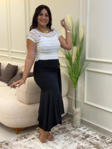 Long Skirt with a Belt and a Ring at the Waist - Image 5