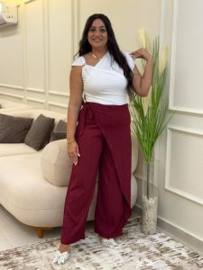 Sleeveless Plain Color Side Gold Brooch Top - Image 6