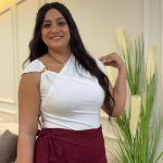 Sleeveless Plain Color Side Gold Brooch Top