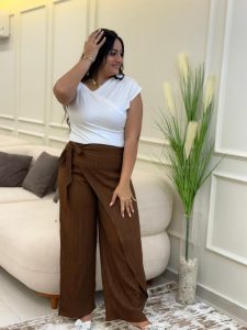 ⁦Wide Leg Pants with a Drawstring at the Waist⁩ - الصورة ⁦2⁩