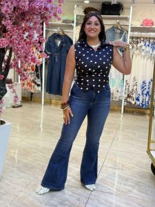 Plain Color Sleeveless Blouse - Image 3