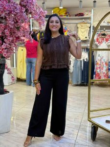 Sleeveless Plain Color Blouse - Image 8