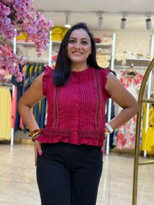Sleeveless Plain Color Blouse - Image 11