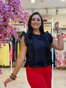 Sleeveless Plain Color Blouse