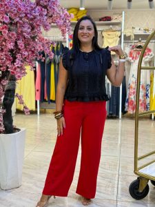 Sleeveless Plain Color Blouse - Image 2