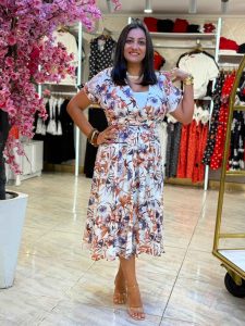 Short-sleeved Patterned Viscose Dress with a Tie-waist. - Image 15