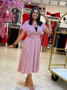 Short-sleeved Patterned Viscose Dress with a Tie-waist. - Image 2
