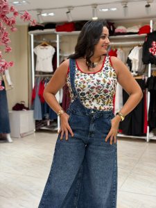 ⁦Sleeveless Flowers T-shirt⁩ - الصورة ⁦2⁩