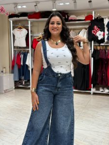 Sleeveless T-shirt - Image 7