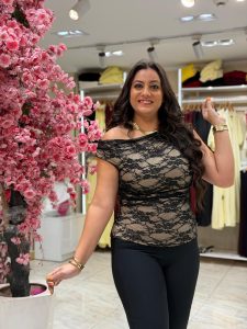 Sleeveless Guipure Lace Blouse