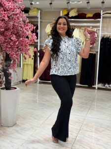 ⁦Short Sleeve Patterned Front Buttons Blouse⁩ - الصورة ⁦2⁩