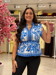 Sleeveless Blue & White Blouse - Image 2