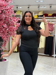 ⁦Sleeveless Black Blouse⁩ - الصورة ⁦3⁩
