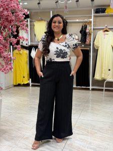 Short Sleeve Flowery Top - Image 6